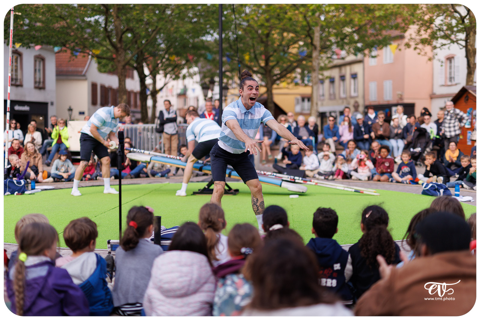 LEAGUE AND LEGEND (15FEET6)